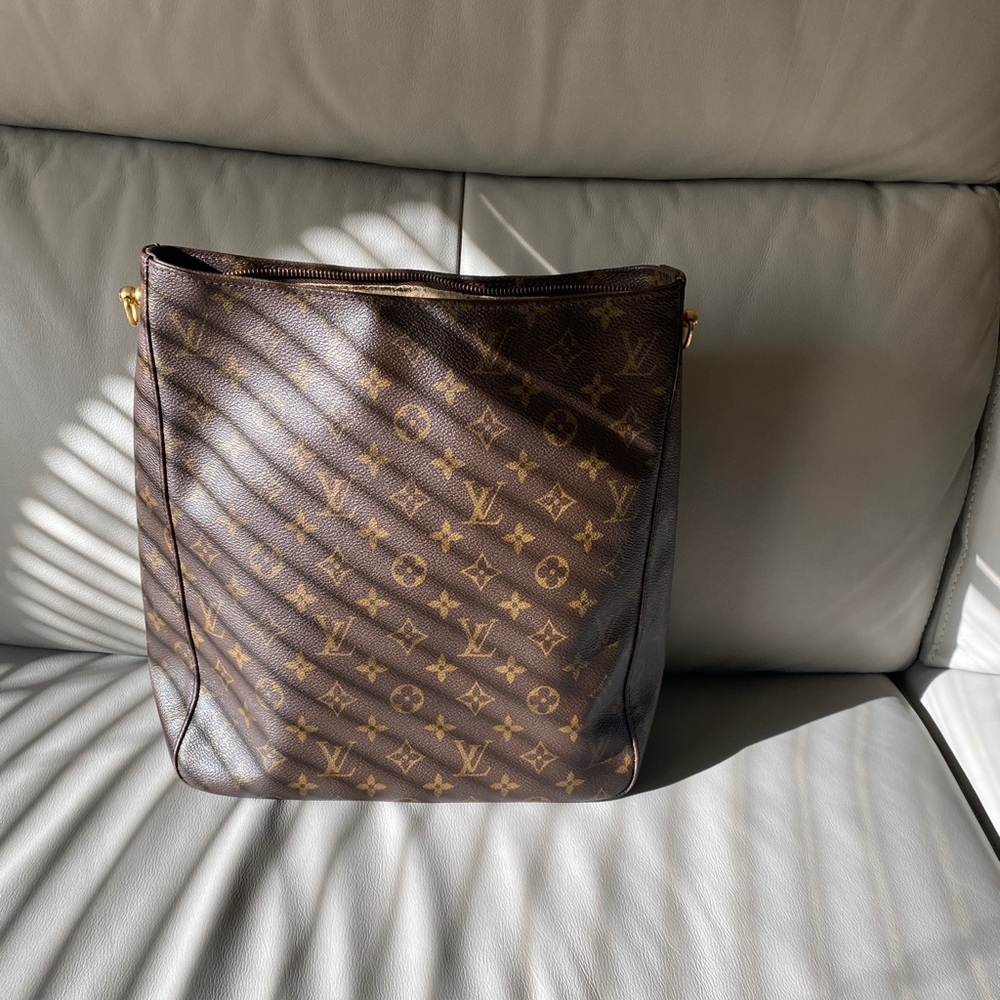 Louis Vuitton looping bag GM no strap!